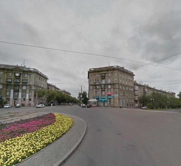 Банкомат Уральского Банка Реконструкции и Развития по адресу ул. Октябрьская,  д. 15